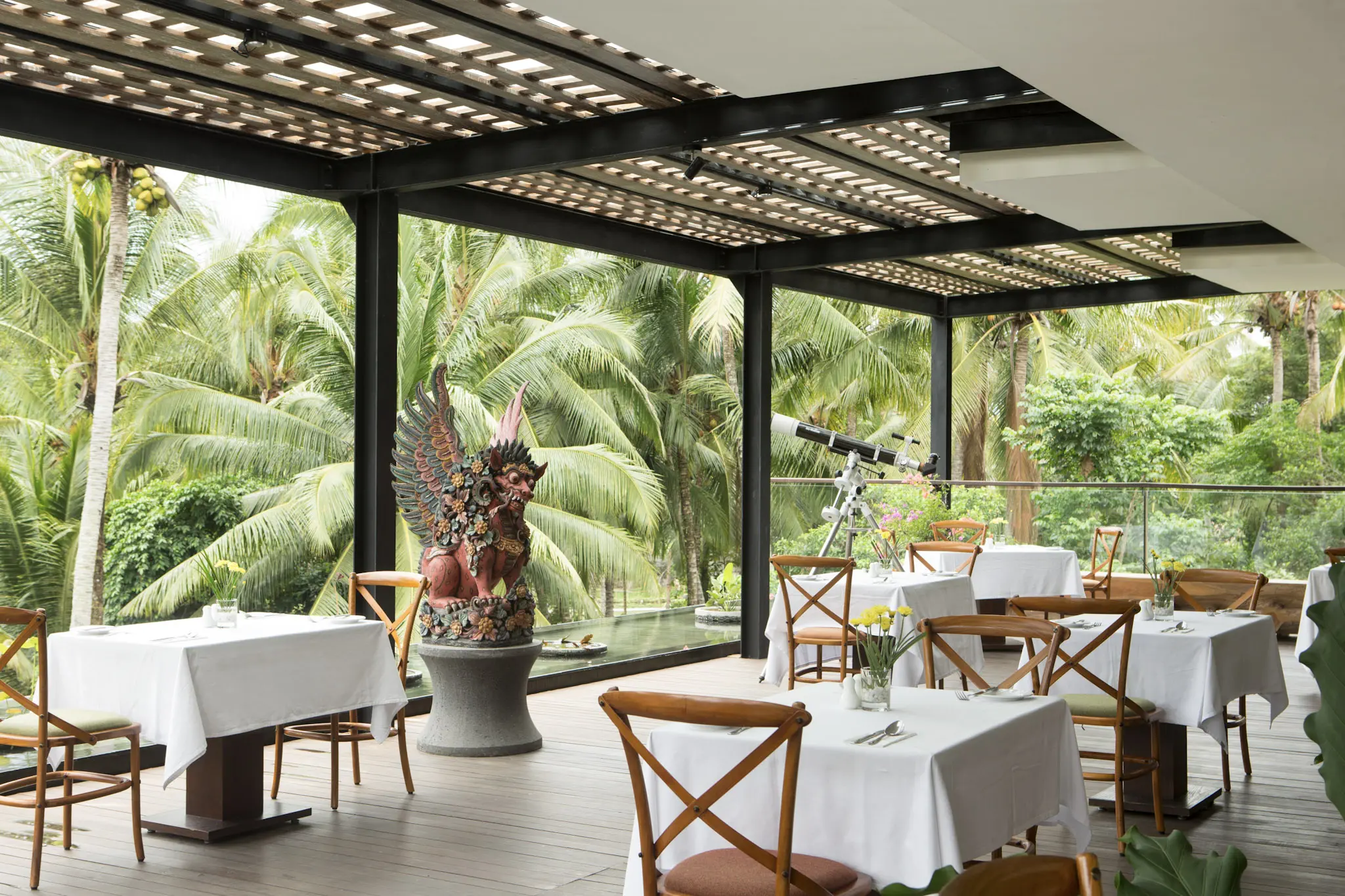 Green rooftop elopement in ubud center