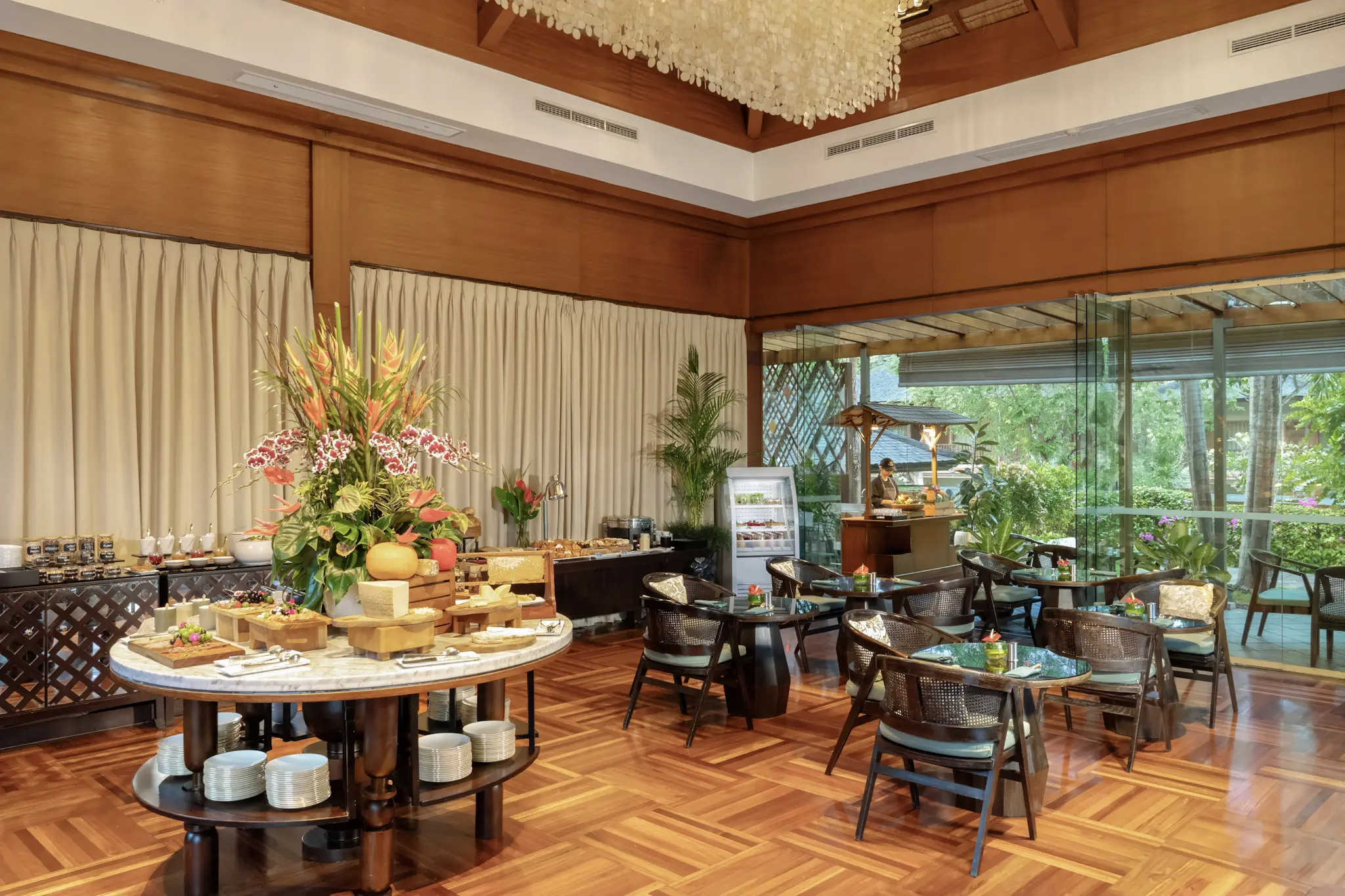 Intimate garden wedding in padma resort legian