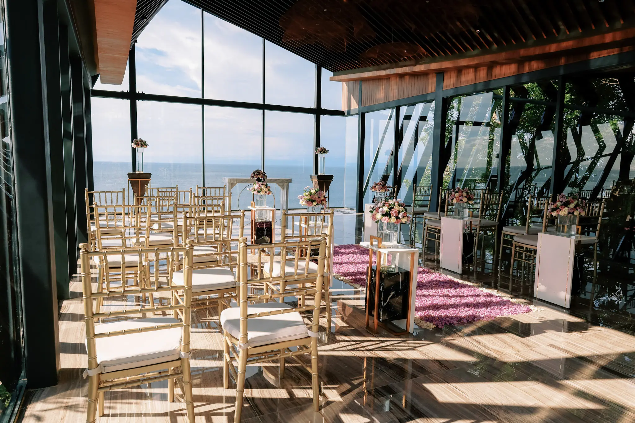 Small wedding in uluwatu contemporary chapel