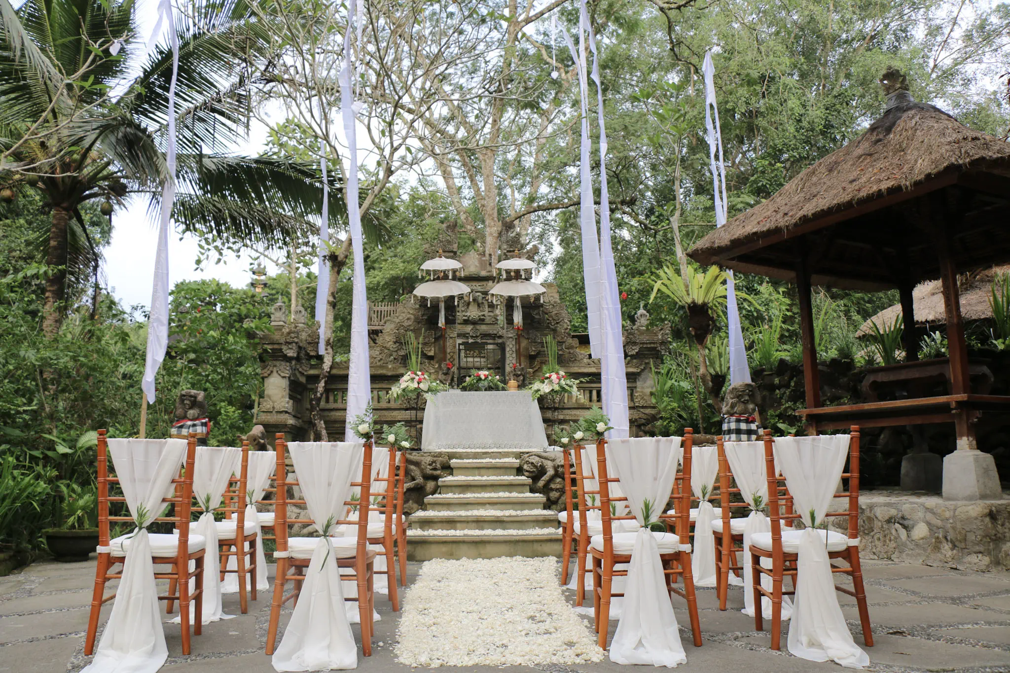 Balinese temple elopement wedding in ubud