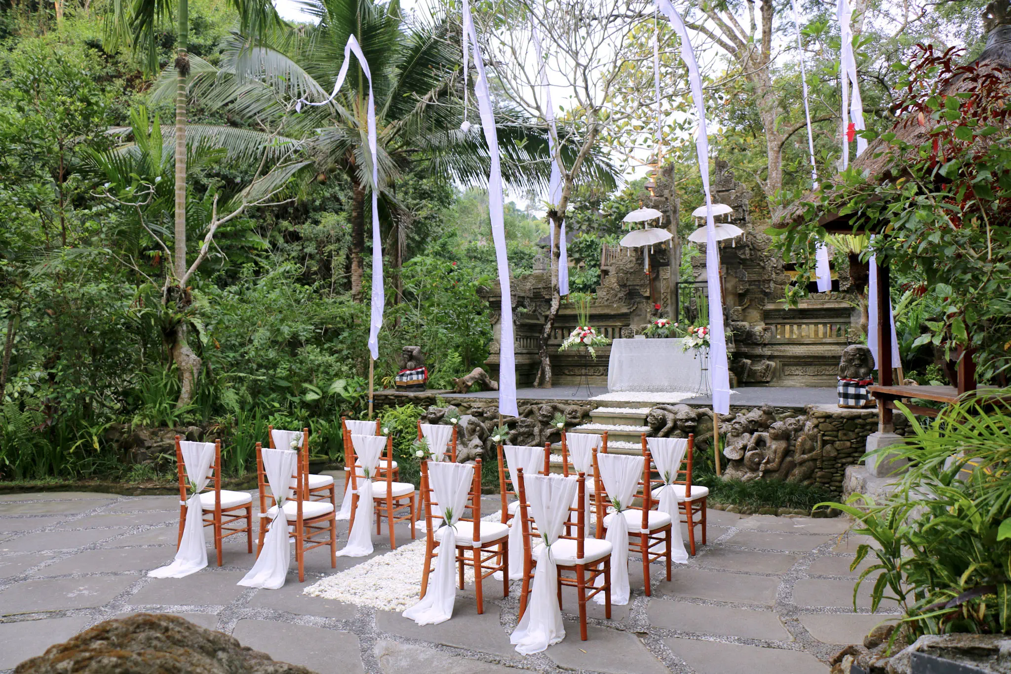 Balinese temple elopement wedding in ubud